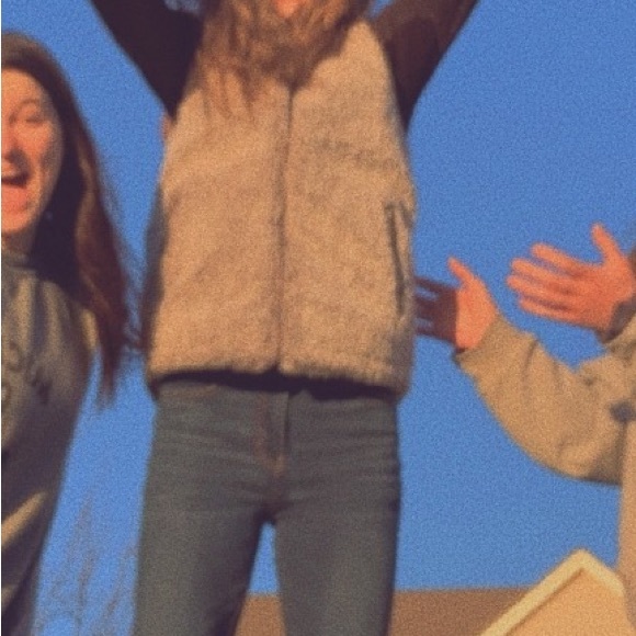 Gray Sherpa Vest - Picture 4 of 4